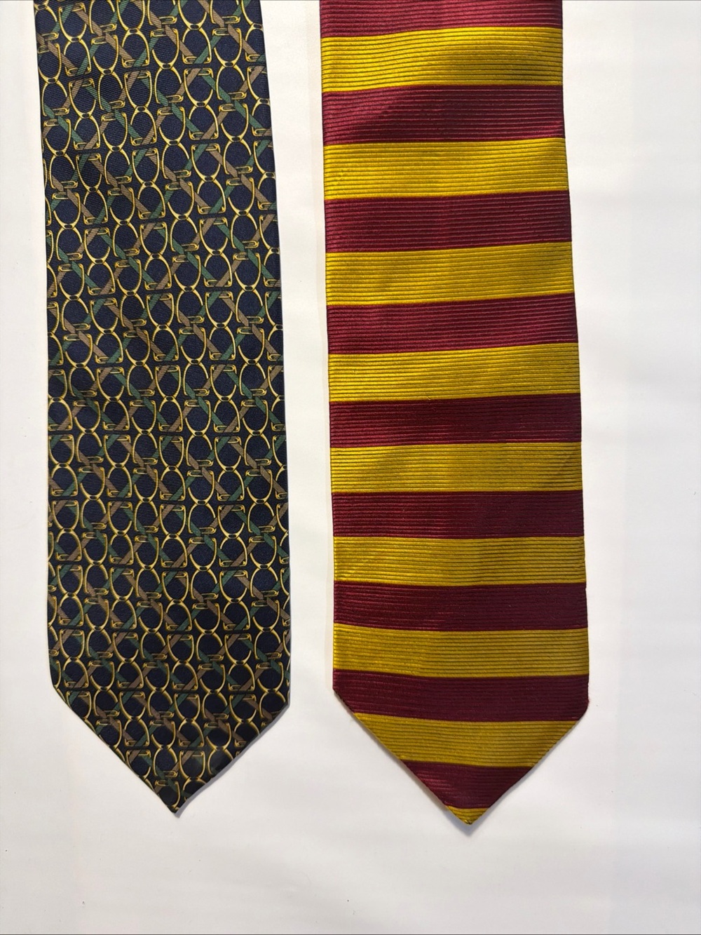 Paolo Gucci Men's 2 Ties Navy/Gold Geometric Silk Classic Crest Logo & Stripped
